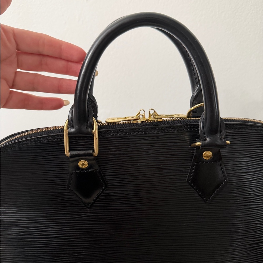LOUIS VUITTON ALMA MM EPI LEATHER - Picture 9 of 16
